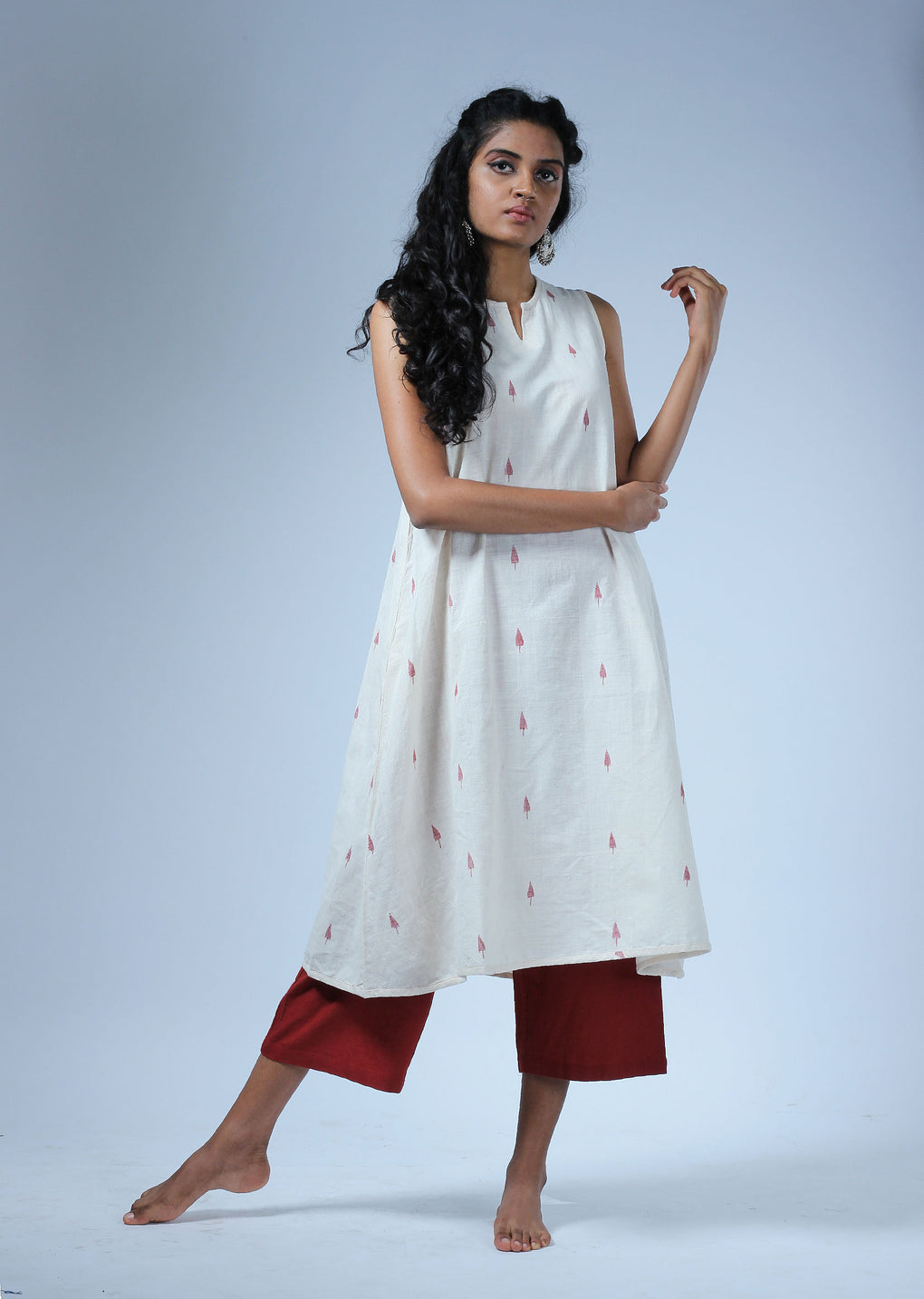 Sleeveless jamdani dress set - Karnam