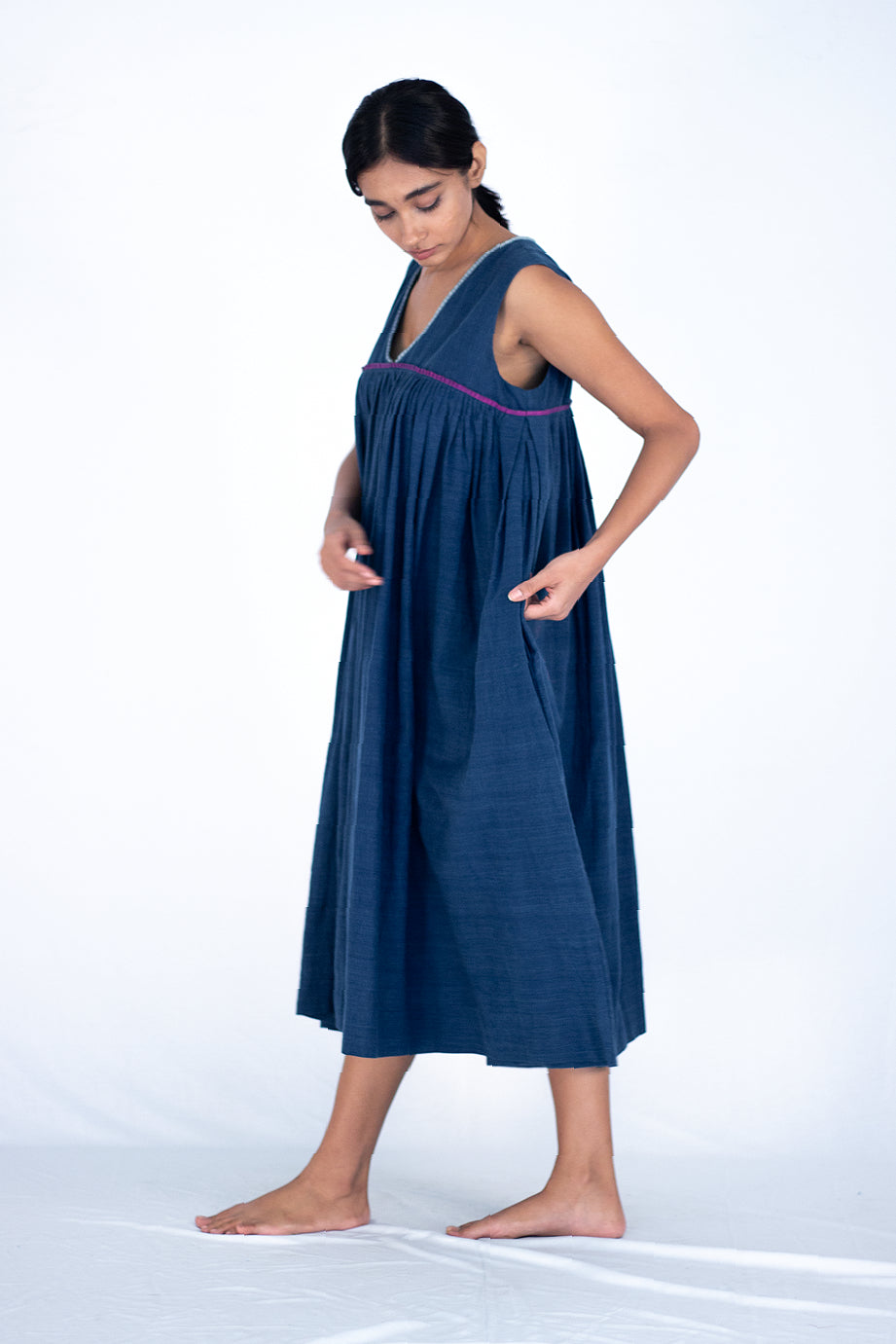 Ethesia - Sleeveless V neck dress - Karnam