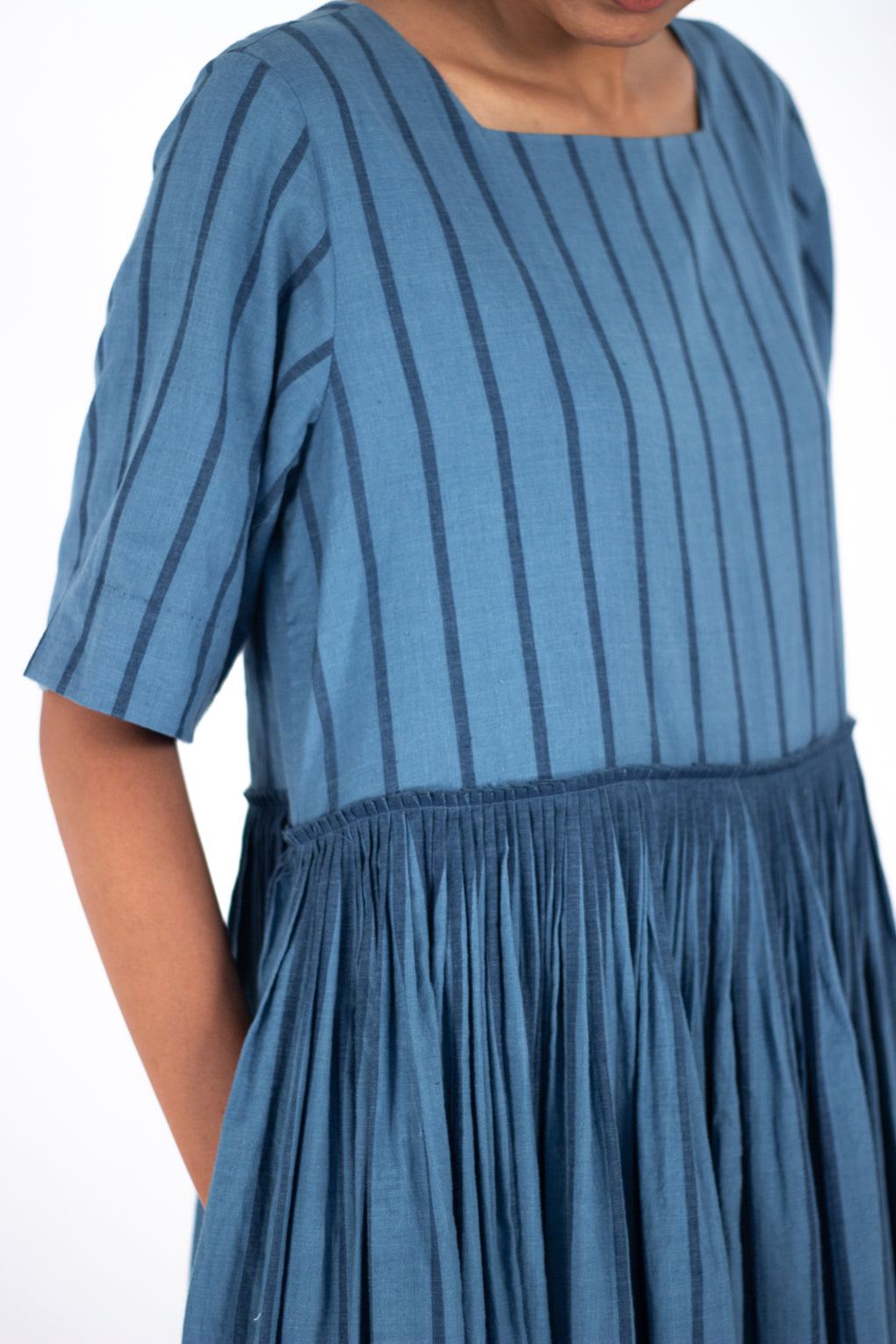 Striped heavy pleated dress - Karnam