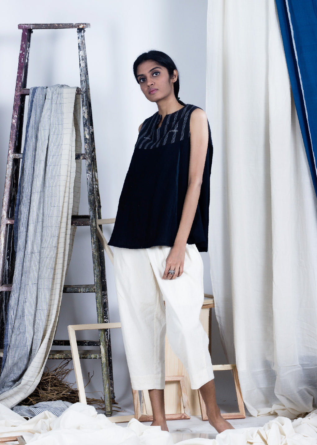 Inakadate - Black Sleeveless top - Karnam