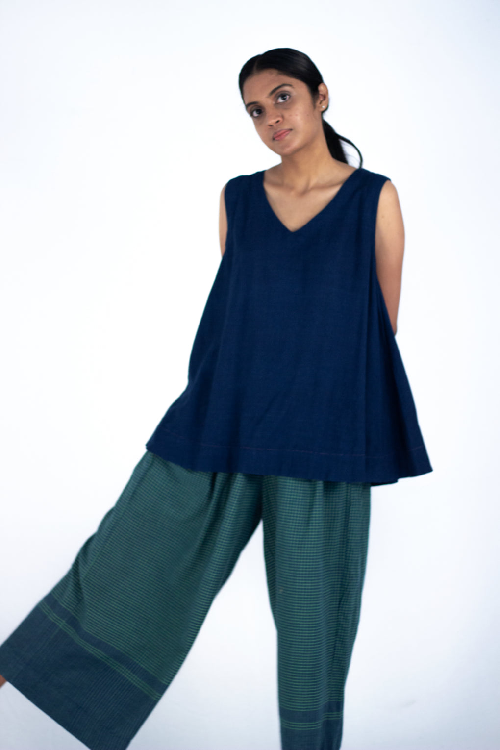 Lixa - indigo bamboo top - Karnam